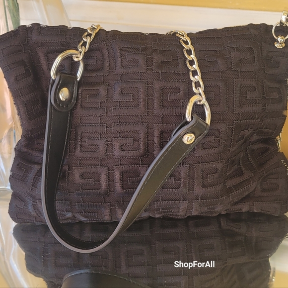 Givenchy - Picture 2 of 12